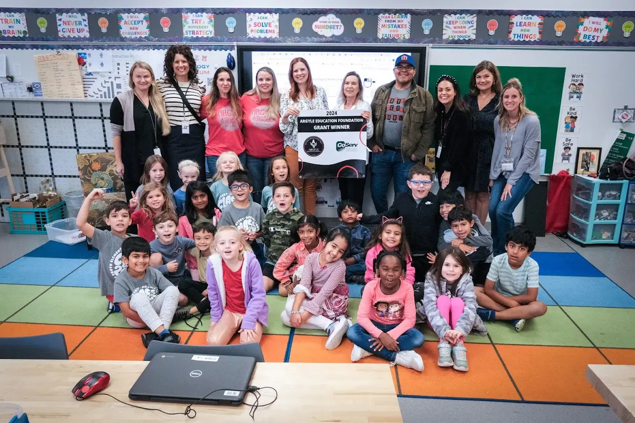 Argyle students and educators celebrating an AEF and CoServ classroom grant